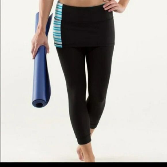 Lululemon 'A Go Go' Skirted Crop Leggings size 4 in Black/White/Blue - Picture 1 of 11